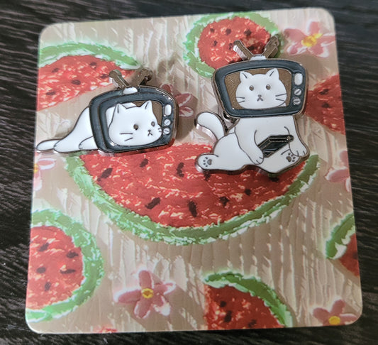 Funny cat pin badges 2 pack