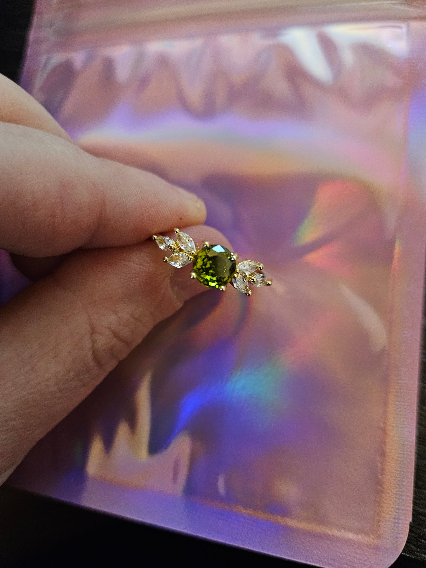 Cubic Zirconia Beautiful Green Ring (Size R)