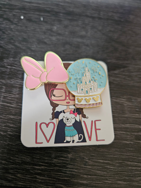 Disney Minnie Bow & Globe Pin Badge